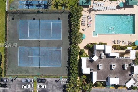 Copropriété à vendre à Hallandale Beach, Floride: 1 chambre, 85.01 m2 № 2013777 - photo 9