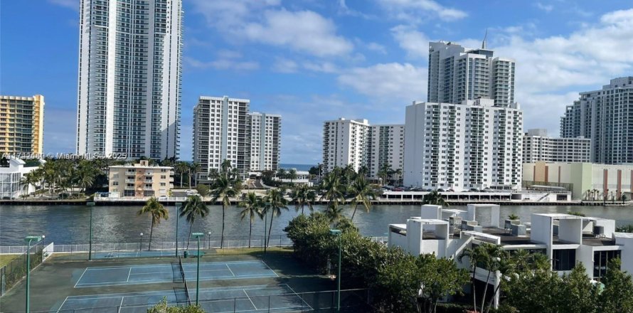 Condo à Hallandale Beach, Floride, 1 chambre  № 2013777