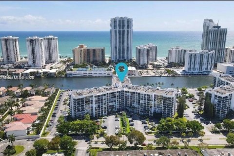 Copropriété à vendre à Hallandale Beach, Floride: 1 chambre, 85.01 m2 № 2013777 - photo 10