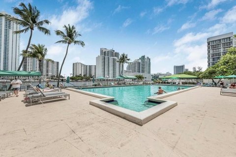 Copropriété à vendre à Hallandale Beach, Floride: 1 chambre, 85.01 m2 № 2013777 - photo 2