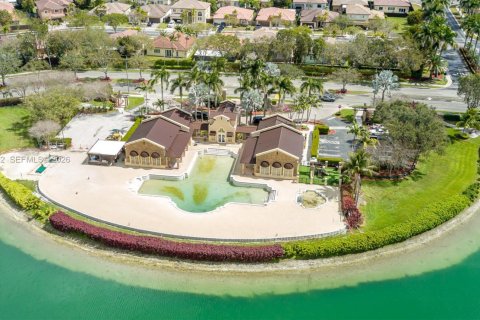 Снять в аренду кондоминиум в Хомстед, Флорида 2 спальни, 84.54м2, № 2057254 - фото 17