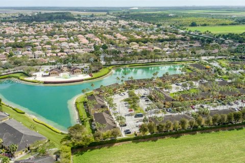 Снять в аренду кондоминиум в Хомстед, Флорида 2 спальни, 84.54м2, № 2057254 - фото 20