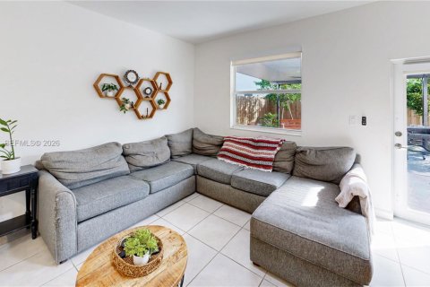 Купить виллу или дом в Хомстед, Флорида 4 спальни, 173.73м2, № 2005966 - фото 6