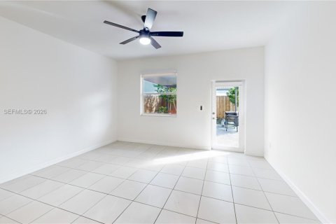 Купить виллу или дом в Хомстед, Флорида 4 спальни, 173.73м2, № 2005966 - фото 8