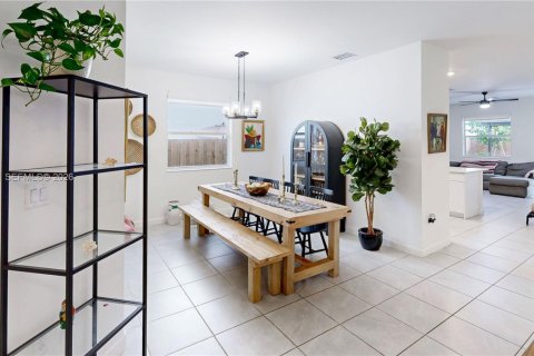 Купить виллу или дом в Хомстед, Флорида 4 спальни, 173.73м2, № 2005966 - фото 13