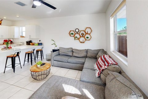 Купить виллу или дом в Хомстед, Флорида 4 спальни, 173.73м2, № 2005966 - фото 9