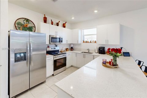 Купить виллу или дом в Хомстед, Флорида 4 спальни, 173.73м2, № 2005966 - фото 10