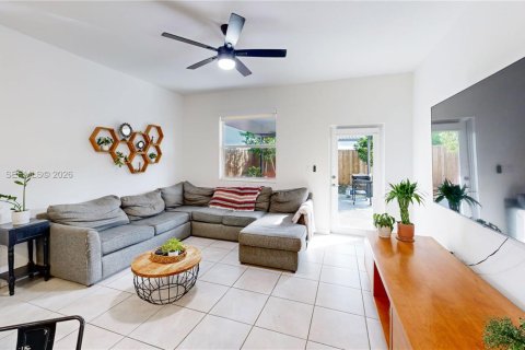 Купить виллу или дом в Хомстед, Флорида 4 спальни, 173.73м2, № 2005966 - фото 7