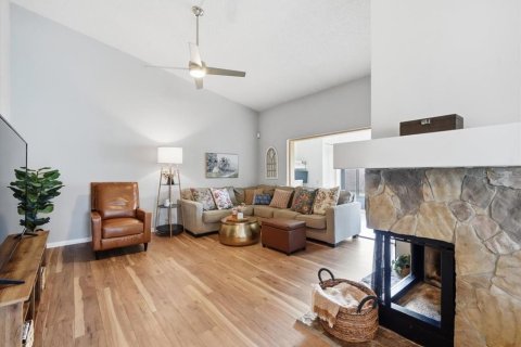 Condo in Safety Harbor, Florida, 2 bedrooms  № 2342578 - photo 18