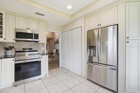 Condo in Safety Harbor, Florida, 2 bedrooms  № 2342578 - photo 16