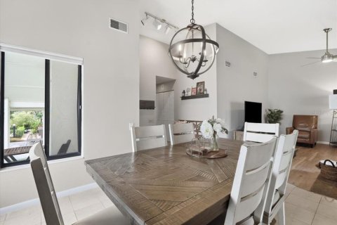 Condo in Safety Harbor, Florida, 2 bedrooms  № 2342578 - photo 9