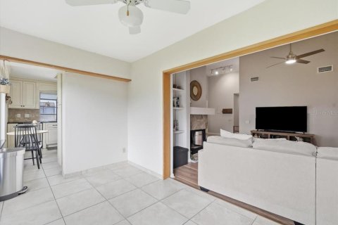 Condo in Safety Harbor, Florida, 2 bedrooms  № 2342578 - photo 26