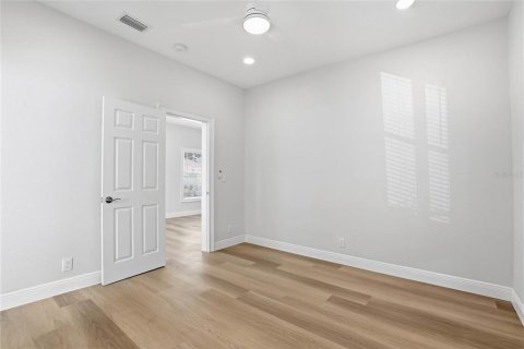 House in Tampa, Florida 3 bedrooms, 117.06 sq.m. № 2096842 - photo 19
