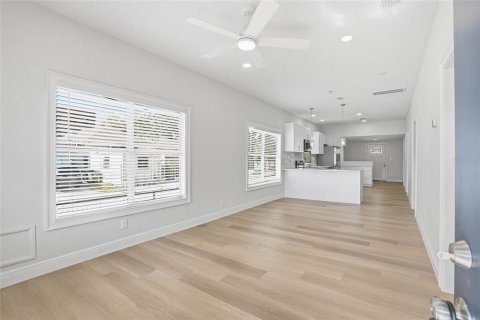 House in Tampa, Florida 3 bedrooms, 117.06 sq.m. № 2096842 - photo 6