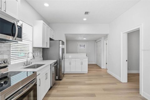 House in Tampa, Florida 3 bedrooms, 117.06 sq.m. № 2096842 - photo 15