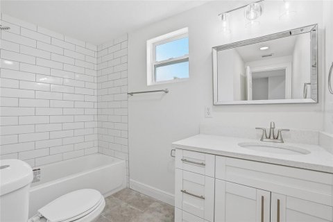 House in Tampa, Florida 3 bedrooms, 117.06 sq.m. № 2096842 - photo 27