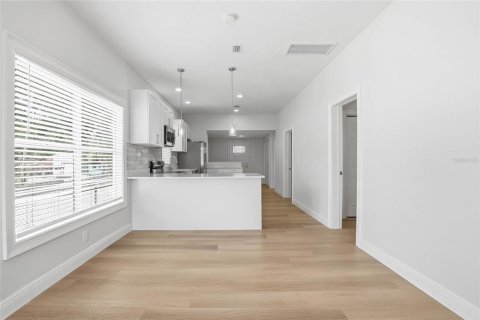 House in Tampa, Florida 3 bedrooms, 117.06 sq.m. № 2096842 - photo 9