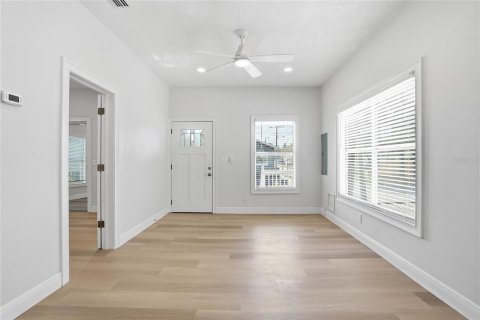 House in Tampa, Florida 3 bedrooms, 117.06 sq.m. № 2096842 - photo 8