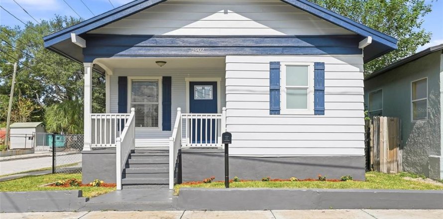 House in Tampa, Florida 3 bedrooms, 117.06 sq.m. № 2096842