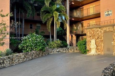 Condominio en venta en Lauderdale Lakes, Florida, 2 dormitorios, 80.36 m2 № 1996411 - foto 1