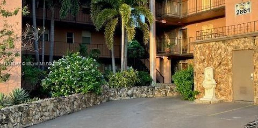 Condominio en Lauderdale Lakes, Florida, 2 dormitorios  № 1996411