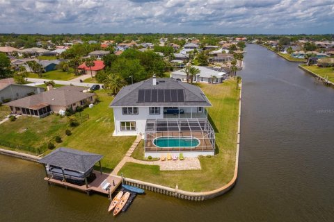 Casa en venta en Palm Coast, Florida, 6 dormitorios, 379.41 m2 № 1635113 - foto 4