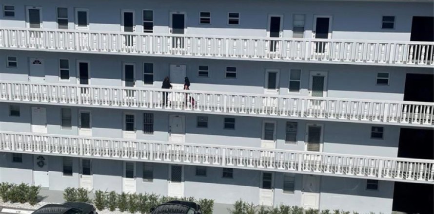 Condo in Dania Beach, Florida, 2 bedrooms № 2182746
