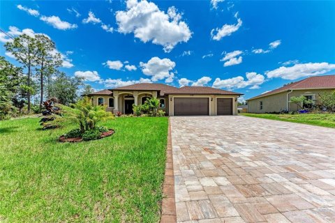 House in North Port, Florida 3 bedrooms, 186.92 sq.m. № 1750171 - photo 2
