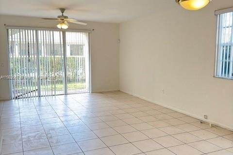 Townhouse in Plantation, Florida 3 bedrooms, 155.33 sq.m. № 1975982 - photo 4