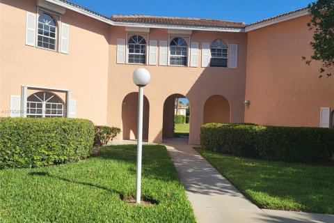 Condominio en venta en Naples, Florida, 3 dormitorios, 139.35 m2 № 1761670 - foto 2