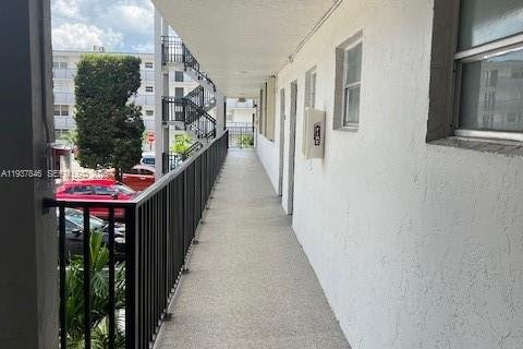 Copropriété à vendre à Miami, Floride: 4 chambres, 135.54 m2 № 1995590 - photo 13