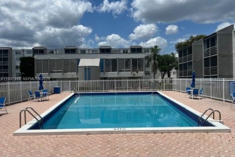 Copropriété à vendre à Miami, Floride: 4 chambres, 135.54 m2 № 1995590 - photo 15