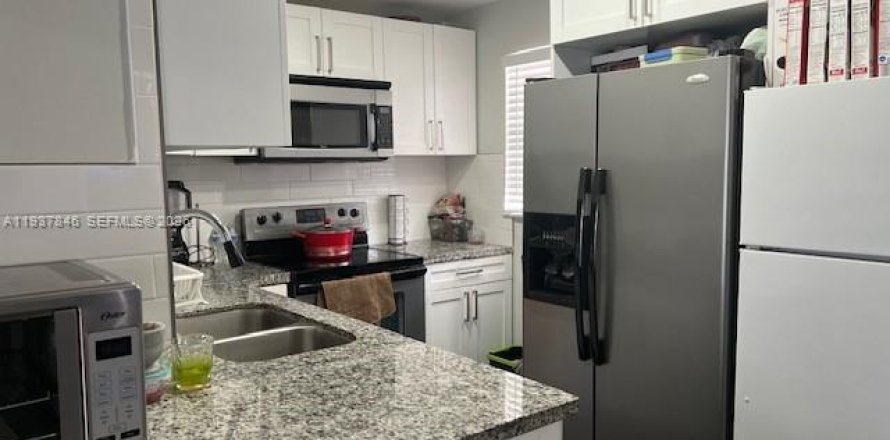 Condo à Miami, Floride, 4 chambres  № 1995590