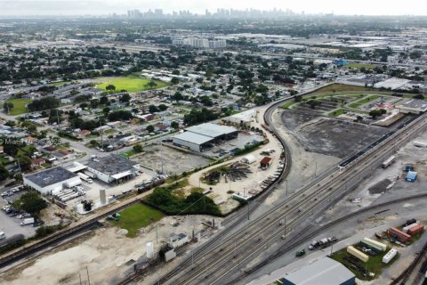 Immobilier commercial à vendre à Miami, Floride № 1963742 - photo 14