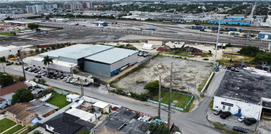 Immobilier commercial à Miami, Floride № 1963742
