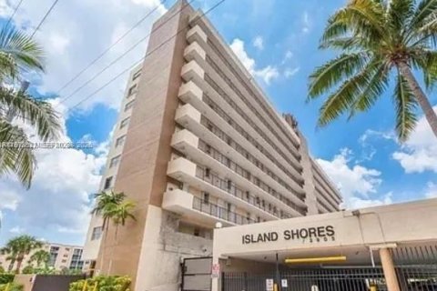 Condominio en alquiler en North Miami Beach, Florida, 1 dormitorio, 73.58 m2 № 2033366 - foto 4