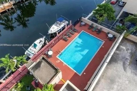 Condominio en North Miami Beach, Florida, 1 dormitorio  № 2033366