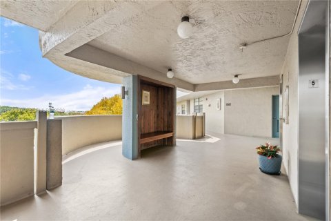 Купить кондоминиум в Пемброк-Пайнс, Флорида 2 спальни, 94.85м2, № 2057540 - фото 28