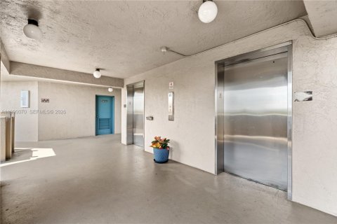 Купить кондоминиум в Пемброк-Пайнс, Флорида 2 спальни, 94.85м2, № 2057540 - фото 29