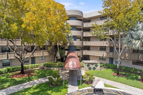 Купить кондоминиум в Пемброк-Пайнс, Флорида 2 спальни, 94.85м2, № 2057540 - фото 27