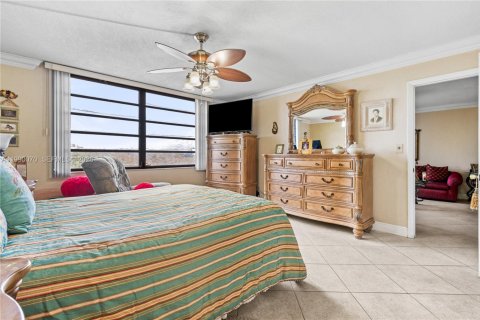 Купить кондоминиум в Пемброк-Пайнс, Флорида 2 спальни, 94.85м2, № 2057540 - фото 18