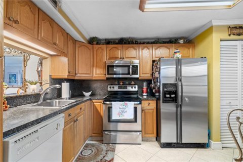 Купить кондоминиум в Пемброк-Пайнс, Флорида 2 спальни, 94.85м2, № 2057540 - фото 11