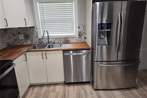 Townhouse in Tampa, Florida 2 bedrooms, 74.69 sq.m. № 2394431 - photo 16
