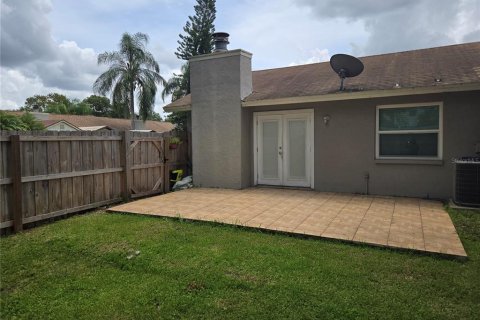 Townhouse in Tampa, Florida 2 bedrooms, 74.69 sq.m. № 2394431 - photo 4