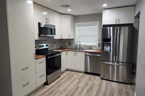 Townhouse in Tampa, Florida 2 bedrooms, 74.69 sq.m. № 2394431 - photo 17