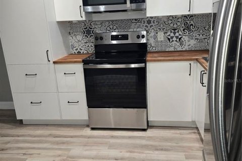 Townhouse in Tampa, Florida 2 bedrooms, 74.69 sq.m. № 2394431 - photo 14
