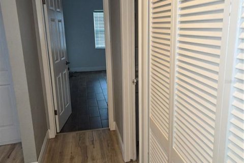 Townhouse in Tampa, Florida 2 bedrooms, 74.69 sq.m. № 2394431 - photo 11
