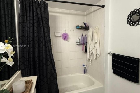 Condominio en venta en Aventura, Florida, 2 dormitorios, 98.66 m2 № 1993960 - foto 16