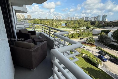 Condominio en venta en Aventura, Florida, 2 dormitorios, 98.66 m2 № 1993960 - foto 1