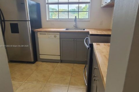 Condo in Deerfield Beach, Florida, 2 bedrooms  № 1811528 - photo 30